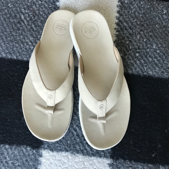 Peter Millar Hyperlight Slide Nubuck Flip Flop Stone Size 9 - Picture 1 of 1